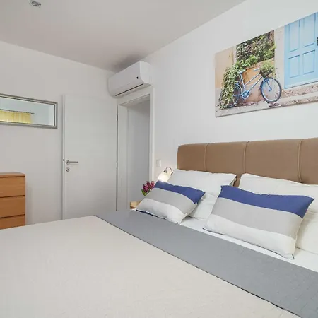 Apartment Mit Blick Auf Stadt Und